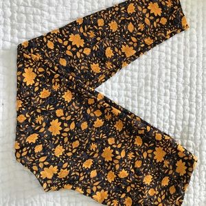 EUC LuLaRoe Leggings TC Tall Curvy Navy Gold Florl